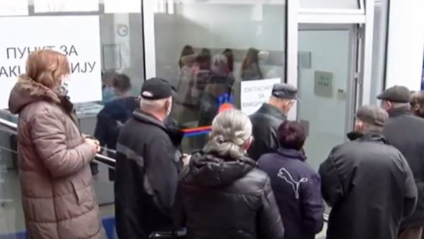 ДРУГА ДОЗА И ВАКЦИНАЦИЈА У ПАРАЋИНУ: Вакцину је данас примило 420 житеља те општине ДРУГА ДОЗА И ВАКЦИНАЦИЈА У ПАРАЋИНУ: Вакцину је данас примило 420 житеља те општине