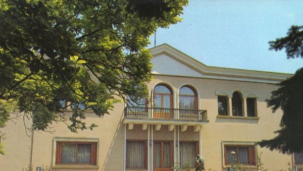 УЖИЧКА 15 СРУШЕНА, ПА ВРАЋЕНА ВЛАСНИЦИМА: Наследници Александра Ацовића реституцијом добили половину некадашње Титове резиденције УЖИЧКА 15 СРУШЕНА, ПА ВРАЋЕНА ВЛАСНИЦИМА: Наследници Александра Ацовића реституцијом добили половину некадашње Титове резиденције