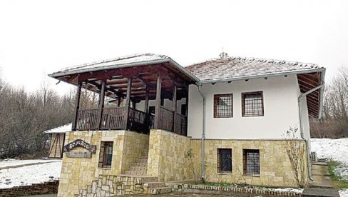 NI TRAGA OD JEVANĐELJA: Posle pljačke Muzeja Karađorđa u Radovanjskom lugu lopovi i dalje na slobodi NI TRAGA OD JEVANĐELJA: Posle pljačke Muzeja Karađorđa u Radovanjskom lugu lopovi i dalje na slobodi
