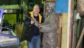 ЧЕЛИЧНИ ВАЛТЕР БРАНИ КУЛТУРУ: Необична скулптура легендарног Бате Живојиновића ЧЕЛИЧНИ ВАЛТЕР БРАНИ КУЛТУРУ: Необична скулптура легендарног Бате Живојиновића