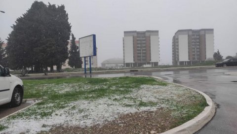 ПРВИ СНЕГ НА ПРИМОРЈУ: Временски услови нису пријатни, али се житељи града под Румијом радују (ФОТО) ПРВИ СНЕГ НА ПРИМОРЈУ: Временски услови нису пријатни, али се житељи града под Румијом радују (ФОТО)
