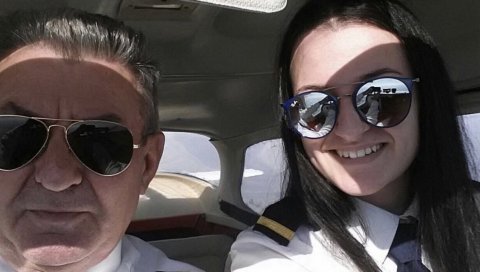 ПРВА БАРАНКА У ПИЛОТСКОЈ КАБИНИ: Нина Краљ (23) завршава Ваздухопловну академију у Вршцу, први самостални лет памтиће читавог живота ПРВА БАРАНКА У ПИЛОТСКОЈ КАБИНИ: Нина Краљ (23) завршава Ваздухопловну академију у Вршцу, први самостални лет памтиће читавог живота