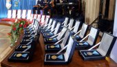 НОВОСТИ ОТКРИВАЈУ: Коме је све председник Вучић доделио одликовања за Дан државности НОВОСТИ ОТКРИВАЈУ: Коме је све председник Вучић доделио одликовања за Дан државности