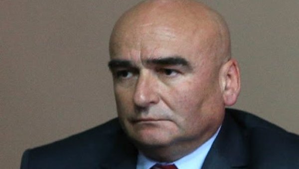 АДВОКАТ ДЕЈАНА ПАНТИЋА ЗА НОВОСТИ: Питање како ће га довести од Јариња до Митровице с обзиром на то да су на путу барикаде АДВОКАТ ДЕЈАНА ПАНТИЋА ЗА НОВОСТИ: Питање како ће га довести од Јариња до Митровице с обзиром на то да су на путу барикаде