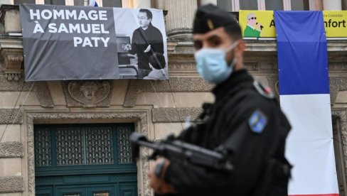 ЏИХАД ЗА ПРОФЕСОРА: Исламисти настављају да прете Француској и Французима, јавност подељена ЏИХАД ЗА ПРОФЕСОРА: Исламисти настављају да прете Француској и Французима, јавност подељена