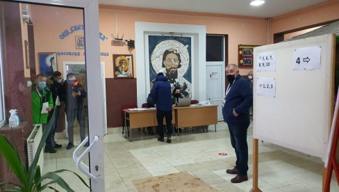 POBEDA SRBA: Srpska lista osvojila maksimalnih 10 mandata na izborima na KiM POBEDA SRBA: Srpska lista osvojila maksimalnih 10 mandata na izborima na KiM
