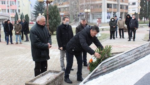 ОБЕЛЕЖЕН ДАН БОРАЦА РЕПУБЛИКЕ СРПСКЕ У УГЉЕВИКУ: Наша дужност и обавеза је да се сећамо оних који су положили животе за слободу ОБЕЛЕЖЕН ДАН БОРАЦА РЕПУБЛИКЕ СРПСКЕ У УГЉЕВИКУ: Наша дужност и обавеза је да се сећамо оних који су положили животе за слободу