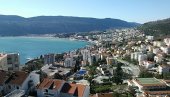 СНЕГ У ЗАЛЕЂУ, УЗ ОБАЛУ МИМОЗЕ: Пахуље кратко провејале Херцег Новим (ФОТО) СНЕГ У ЗАЛЕЂУ, УЗ ОБАЛУ МИМОЗЕ: Пахуље кратко провејале Херцег Новим (ФОТО)