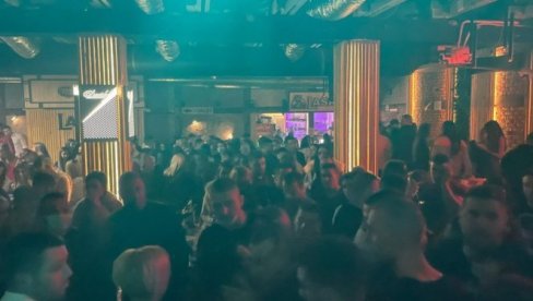 RASTURENA JOŠ JEDNA KORONA ŽURKA: U krcatoj kafani treštala muzika uživo RASTURENA JOŠ JEDNA KORONA ŽURKA: U krcatoj kafani treštala muzika uživo
