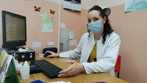 НАСТАВЉА ТАТИНИМ СТОПАМА: Млада докторка Тијана Панић из Трстеника испуњава завет оца др Бојана Пецића НАСТАВЉА ТАТИНИМ СТОПАМА: Млада докторка Тијана Панић из Трстеника испуњава завет оца др Бојана Пецића