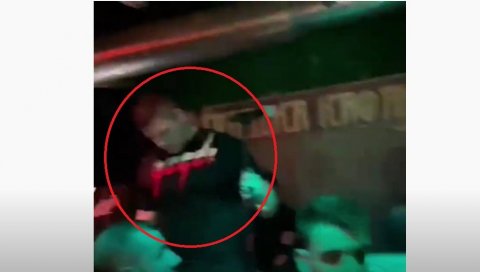 ГАСИ МУЗИКУ, ОДМАХ: Снимак упада полиције на корона журку на којој је певао Слоба Радановић (ВИДЕО) ГАСИ МУЗИКУ, ОДМАХ: Снимак упада полиције на корона журку на којој је певао Слоба Радановић (ВИДЕО)