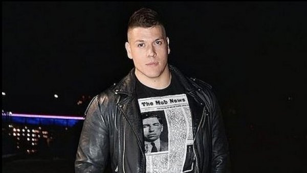СЛОБУ РАДАНОВИЋА ПРИВОДИЛА ПОЛИЦИЈА? Певач на Инстаграму открио све детаље догађаја СЛОБУ РАДАНОВИЋА ПРИВОДИЛА ПОЛИЦИЈА? Певач на Инстаграму открио све детаље догађаја