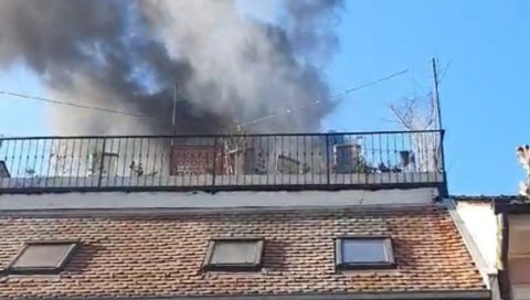 ВЕЛИКИ ПОЖАР У НОВОМ САДУ: Гори ресторан у центру града, ватрогасци и полиција на терену ВЕЛИКИ ПОЖАР У НОВОМ САДУ: Гори ресторан у центру града, ватрогасци и полиција на терену