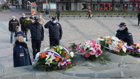 ВЕНЦИ РАТНИЦИМА: И у Краљеву обележен Дан државности ВЕНЦИ РАТНИЦИМА: И у Краљеву обележен Дан државности