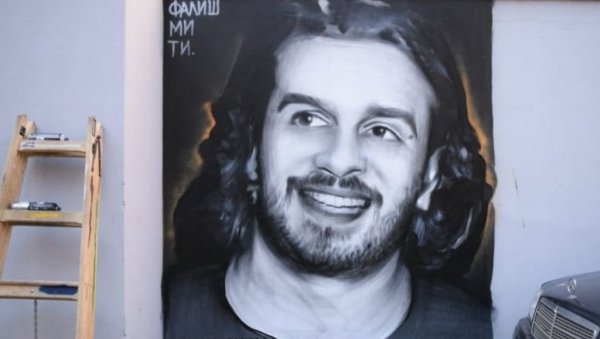 ГОМИЛА СТВАРИ СПАКОВАНА У ЈЕДАН ОСЕЋАЈ... Амиџић се потресним речима присетио Маринка Маџгаља који је прерано напустио овај свет ГОМИЛА СТВАРИ СПАКОВАНА У ЈЕДАН ОСЕЋАЈ... Амиџић се потресним речима присетио Маринка Маџгаља који је прерано напустио овај свет