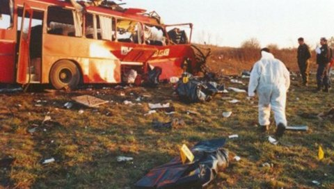 У ТРАВИ МИНОМ ОТКИНУТИ ПРСТ МАЛОГ ДАНИЛА (2): Непребол и патња 23 године после терористичког напада Албанаца на аутобус Ниш-експреса (ФОТО) У ТРАВИ МИНОМ ОТКИНУТИ ПРСТ МАЛОГ ДАНИЛА (2): Непребол и патња 23 године после терористичког напада Албанаца на аутобус Ниш-експреса (ФОТО)