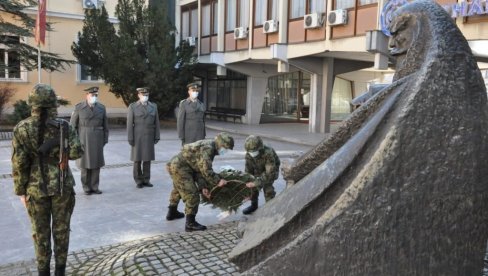 ПРАЗНИК СВЕТЛОГ ПЕРИОДА ИСТОРИЈЕ СРБИЈЕ: Полагањем цвећа на споменик проти Матеји обележен Дан државности у Ваљеву ПРАЗНИК СВЕТЛОГ ПЕРИОДА ИСТОРИЈЕ СРБИЈЕ: Полагањем цвећа на споменик проти Матеји обележен Дан државности у Ваљеву