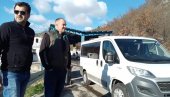SKANDAL NA JARINJU: Policija lažne države već 24 sata blokira ekipu RTS SKANDAL NA JARINJU: Policija lažne države već 24 sata blokira ekipu RTS