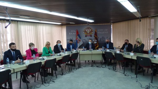 СЕДНИЦА КОЛЕГИЈУМА СКУПШТИНЕ СРБИЈЕ У ВАЉЕВУ: Ивица Дачић поручио посланицима - што више контакта с грађанима (ФОТО) СЕДНИЦА КОЛЕГИЈУМА СКУПШТИНЕ СРБИЈЕ У ВАЉЕВУ: Ивица Дачић поручио посланицима - што више контакта с грађанима (ФОТО)