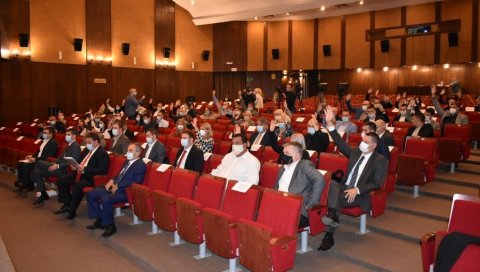 ГДЕ ЗБРИНУТИ ПРЕКОБРОЈНЕ ПСЕ И МАЧКЕ? Одборници у Пожаревцу узнемирили љубитеље животиња, дозвољено држање само једног љубимца ГДЕ ЗБРИНУТИ ПРЕКОБРОЈНЕ ПСЕ И МАЧКЕ? Одборници у Пожаревцу узнемирили љубитеље животиња, дозвољено држање само једног љубимца