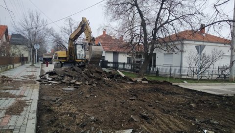 ИНФРАСТРУКТУРНИ РАДОВИ У ПАРАЋИНУ: Церска улица добија нову водоводну мрежу и коловоз ИНФРАСТРУКТУРНИ РАДОВИ У ПАРАЋИНУ: Церска улица добија нову водоводну мрежу и коловоз
