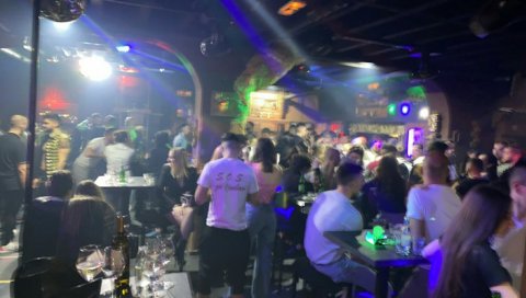 КОРОНА ДОЛАЗИ СА СТАЗА И ИЗ КЛУБОВА: Стручњаци следеће недеље очекују повећање броја заражених као последицу зимовања и вечерњих провода КОРОНА ДОЛАЗИ СА СТАЗА И ИЗ КЛУБОВА: Стручњаци следеће недеље очекују повећање броја заражених као последицу зимовања и вечерњих провода