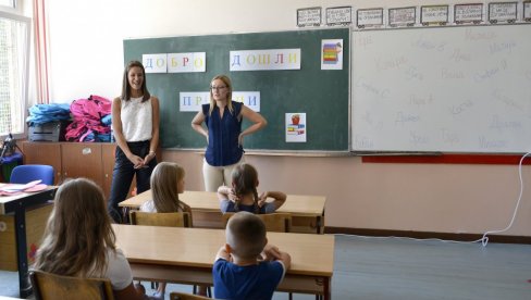 УПИС ПОЧИЊЕ 1. АПРИЛА: У школским клупама од 1. септембра 66.864 првака УПИС ПОЧИЊЕ 1. АПРИЛА: У школским клупама од 1. септембра 66.864 првака