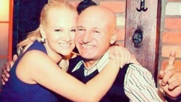 КРАЈ МЕНЕ СИ, И КАД НИСИ ТУ: Потресна објава Илде Шаулић на годишњицу Шабанове смрти (ФОТО) КРАЈ МЕНЕ СИ, И КАД НИСИ ТУ: Потресна објава Илде Шаулић на годишњицу Шабанове смрти (ФОТО)