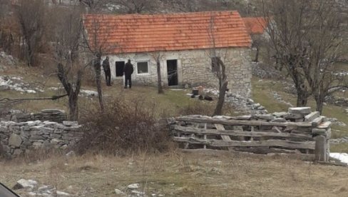 KOMŠIJA ZATEKAO STRAVIČNU SCENU: Detalji horora kod Bileće, dva muškarca poginula u eksploziji bombe (FOTO) KOMŠIJA ZATEKAO STRAVIČNU SCENU: Detalji horora kod Bileće, dva muškarca poginula u eksploziji bombe (FOTO)