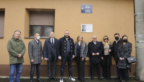 ВЕСИЋ УГОСТИО ЋЕРКУ БЛАГОЈА ЈОВОВИЋА: Заменик градоначелника добио писмо од породице српског осветника (ФОТО) ВЕСИЋ УГОСТИО ЋЕРКУ БЛАГОЈА ЈОВОВИЋА: Заменик градоначелника добио писмо од породице српског осветника (ФОТО)