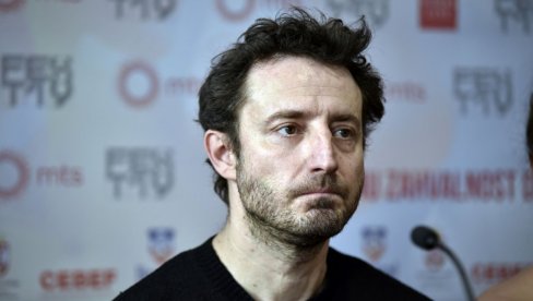 ПОЈАВИО СЕ КРВАВ, ТРЕСАО САМ СЕ ОД СТРАХА: На снимању филма Лајање на звезде Никола Ђуричко је једва избегао смрт! ПОЈАВИО СЕ КРВАВ, ТРЕСАО САМ СЕ ОД СТРАХА: На снимању филма Лајање на звезде Никола Ђуричко је једва избегао смрт!
