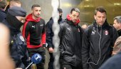 MILAN STIGAO Pogledajte kako je izgledao doček ekspedicije rosonera (FOTO+VIDEO) MILAN STIGAO Pogledajte kako je izgledao doček ekspedicije rosonera (FOTO+VIDEO)