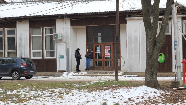 ДЕЦА РАЗБУКТАЛА ЕПИДЕМИЈУ: У Врању ковид има велики број младих, који су заразу пренели и својим укућанима ДЕЦА РАЗБУКТАЛА ЕПИДЕМИЈУ: У Врању ковид има велики број младих, који су заразу пренели и својим укућанима