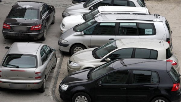 ПРОДАЈА КОЛА ПАЛА ЗА ЧЕТВРТИНУ: Пандемија вируса корона утицала на смањење потражње за новим возилима и у Србији ПРОДАЈА КОЛА ПАЛА ЗА ЧЕТВРТИНУ: Пандемија вируса корона утицала на смањење потражње за новим возилима и у Србији