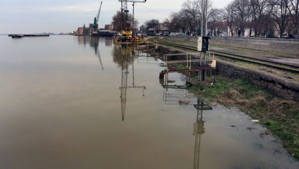РАСТЕ И ВОДОСТАЈ ДУНАВА КОД СМЕДЕРЕВА: Јутрос измерено 540 сантиметара, стање редовно РАСТЕ И ВОДОСТАЈ ДУНАВА КОД СМЕДЕРЕВА: Јутрос измерено 540 сантиметара, стање редовно