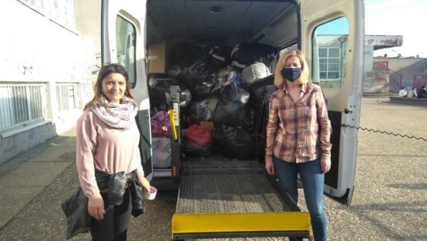ПЛЕМЕНИТА АКЦИЈА: Паланачки основци прикупљали одећу у хуманитарне сврхе ПЛЕМЕНИТА АКЦИЈА: Паланачки основци прикупљали одећу у хуманитарне сврхе