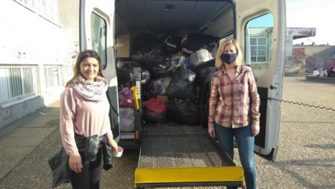 ПЛЕМЕНИТА АКЦИЈА: Паланачки основци прикупљали одећу у хуманитарне сврхе ПЛЕМЕНИТА АКЦИЈА: Паланачки основци прикупљали одећу у хуманитарне сврхе