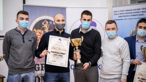 ТРАДИЦИОНАЛНА СВЕЧАНОСТ Уручена признања најбољим спортистима Сомбора ТРАДИЦИОНАЛНА СВЕЧАНОСТ Уручена признања најбољим спортистима Сомбора