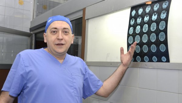 И ДОБРОЋУДНИ СЕ ТЕШКО УКЛАЊАЈУ: Др Михаило Милићевић о сложености лечења тумора на мозгу И ДОБРОЋУДНИ СЕ ТЕШКО УКЛАЊАЈУ: Др Михаило Милићевић о сложености лечења тумора на мозгу