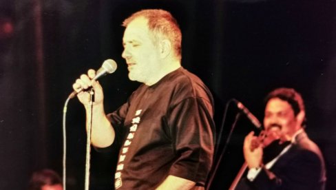 KAD TI JE ZAGREBAČKO SRCE ODJEDNOM U NOVOM SADU: Od Balaševića se opraštaju hrvatski pevači, glumci, političari KAD TI JE ZAGREBAČKO SRCE ODJEDNOM U NOVOM SADU: Od Balaševića se opraštaju hrvatski pevači, glumci, političari