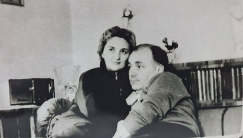 ОВО СУ РОДИТЕЉИ ЂОРЂА БАЛАШЕВИЋА: Никада му нису дошли на концерт, противили су се његовој одлуци да буде музичар (ФОТО) ОВО СУ РОДИТЕЉИ ЂОРЂА БАЛАШЕВИЋА: Никада му нису дошли на концерт, противили су се његовој одлуци да буде музичар (ФОТО)