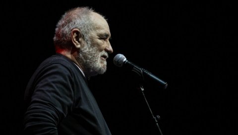АМЕРИЧКИ МЕДИЈИ ПРЕНЕЛИ ВЕСТ О БАЛАШЕВИЋЕВОЈ СМРТИ: Пунио концертне сале у свих шест бивших југословенских република АМЕРИЧКИ МЕДИЈИ ПРЕНЕЛИ ВЕСТ О БАЛАШЕВИЋЕВОЈ СМРТИ: Пунио концертне сале у свих шест бивших југословенских република