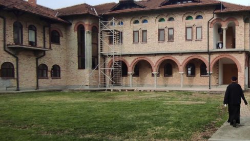 ZNAO JE SVAKOGA DA SASLUŠA I RAZUME: Patrijarh Porfirije četvrt veka proveo u Kovilju a meštani sa ponosom kažu da ih je dva puta uzdigao ZNAO JE SVAKOGA DA SASLUŠA I RAZUME: Patrijarh Porfirije četvrt veka proveo u Kovilju a meštani sa ponosom kažu da ih je dva puta uzdigao