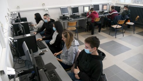 КОРОНА У ШКОЛАМА МИРУЈЕ: Зараза не угрожава наставни процес, број инфицираних знатно мањи него у новембру КОРОНА У ШКОЛАМА МИРУЈЕ: Зараза не угрожава наставни процес, број инфицираних знатно мањи него у новембру
