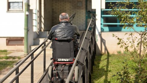 POSTAVLJENO 68 RAMPI U 2024. GODINI: Međunarodni dan invalida podseća na rešavanje svakodnevnih životnih problema POSTAVLJENO 68 RAMPI U 2024. GODINI: Međunarodni dan invalida podseća na rešavanje svakodnevnih životnih problema