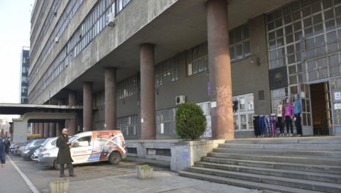 ЗАКУПЦИ ЧЕКАЈУ НОВЕ ВЛАСНИКЕ: Неизвесна будућност многобројних атељеа, музичких студија и фирми у згради БИГЗ-а ЗАКУПЦИ ЧЕКАЈУ НОВЕ ВЛАСНИКЕ: Неизвесна будућност многобројних атељеа, музичких студија и фирми у згради БИГЗ-а