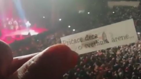 TATA, DOĆI ĆU NA SLEDEĆI KONCERT - NE BIH SE KLADIO: Snimak poslednjeg Balaševićevog koncerta tera suze na oči (VIDEO) TATA, DOĆI ĆU NA SLEDEĆI KONCERT - NE BIH SE KLADIO: Snimak poslednjeg Balaševićevog koncerta tera suze na oči (VIDEO)