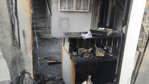 ПРВЕ СЛИКЕ СУДА У ПРЊАВОРУ НАКОН ПОЖАРА: После ватрене стихије остало само згариште и попуцала стакла (ФОТО) ПРВЕ СЛИКЕ СУДА У ПРЊАВОРУ НАКОН ПОЖАРА: После ватрене стихије остало само згариште и попуцала стакла (ФОТО)
