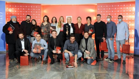 ЛУКЈАНОВА МИРИ КАРАНОВИЋ: БДП прославило 74. рођендан и дан театра, уручене годишње награде заслужним члановима уметничког колектива ЛУКЈАНОВА МИРИ КАРАНОВИЋ: БДП прославило 74. рођендан и дан театра, уручене годишње награде заслужним члановима уметничког колектива