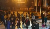 ЈОШ ДУГО РАЧУНАЈ НА НАС: Подгорички Поп хор одао почаст Панонском морнару (ВИДЕО) ЈОШ ДУГО РАЧУНАЈ НА НАС: Подгорички Поп хор одао почаст Панонском морнару (ВИДЕО)